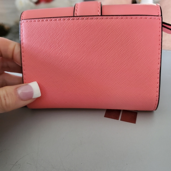 Michael Kors Carmen TriFold CORAL COLOR LEATHER Wallet *NEW*$258 - Picture 2 of 2